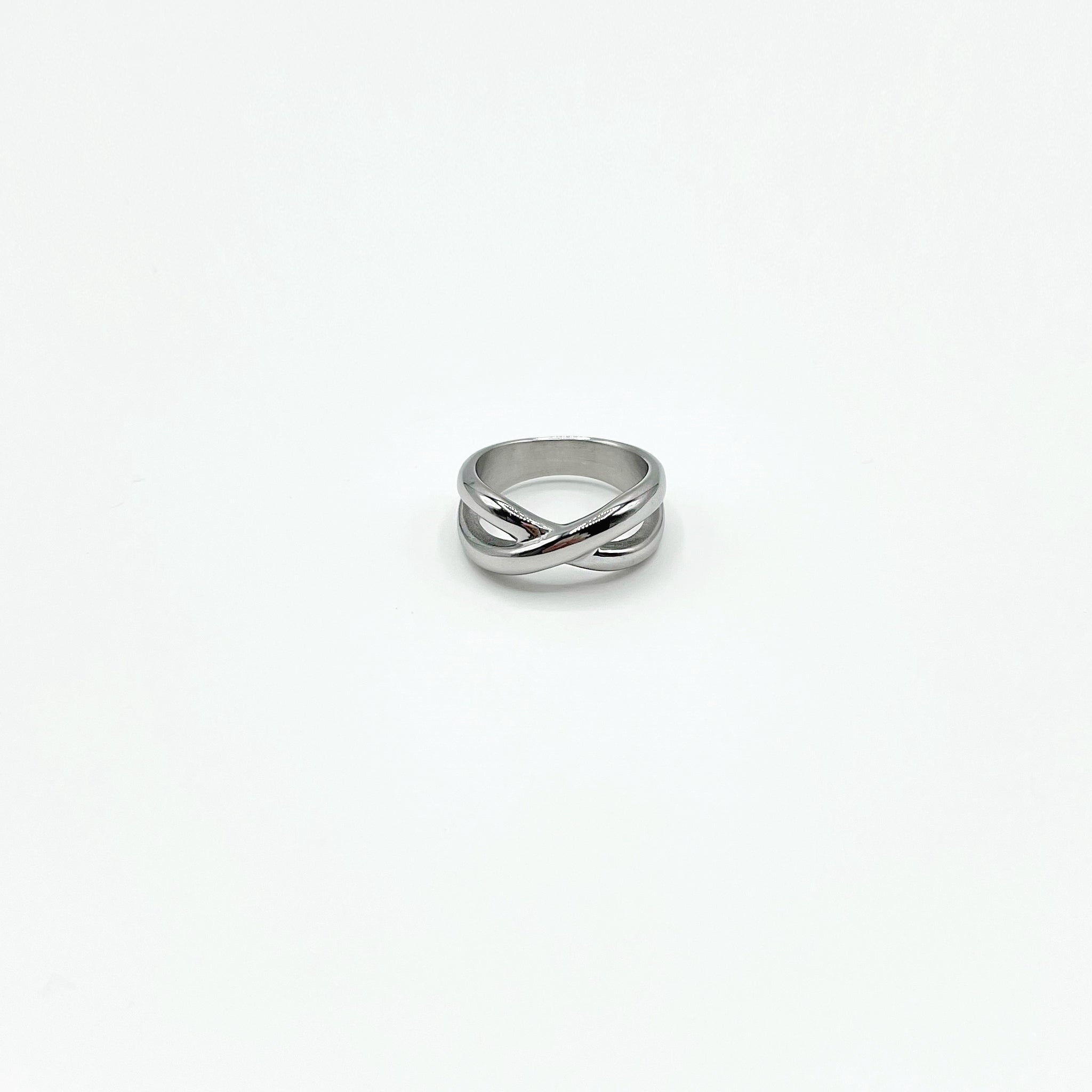 Chunky smooth crossed band ring in silver