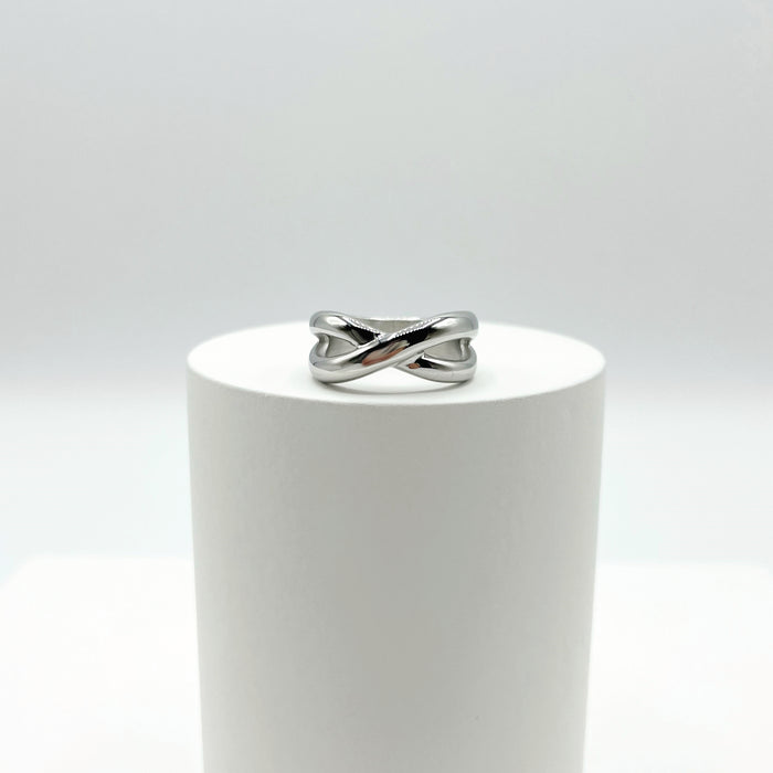 Berni silver crossover band  ring