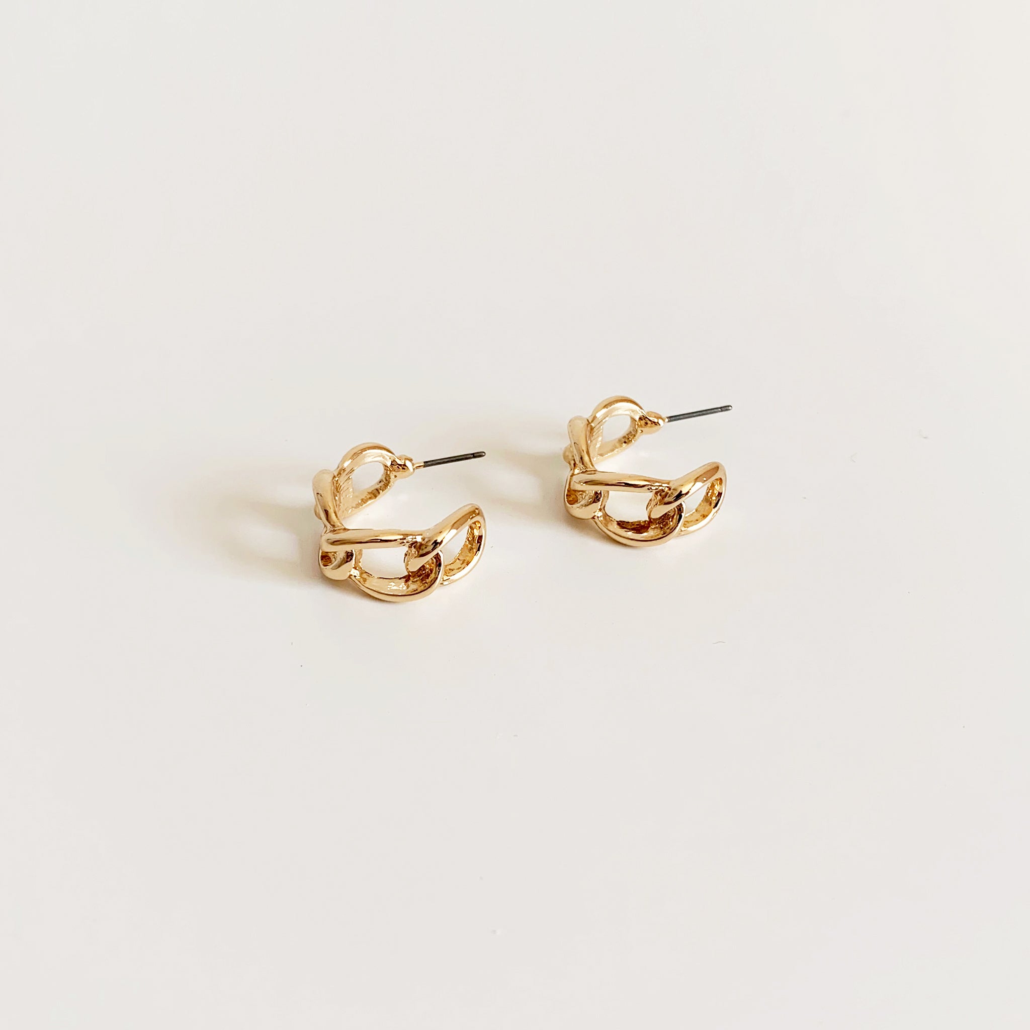 Small chunky gold chain link hoop earrings 