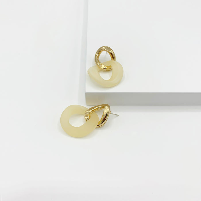 Flora chain link gold + cream resin drop earrings