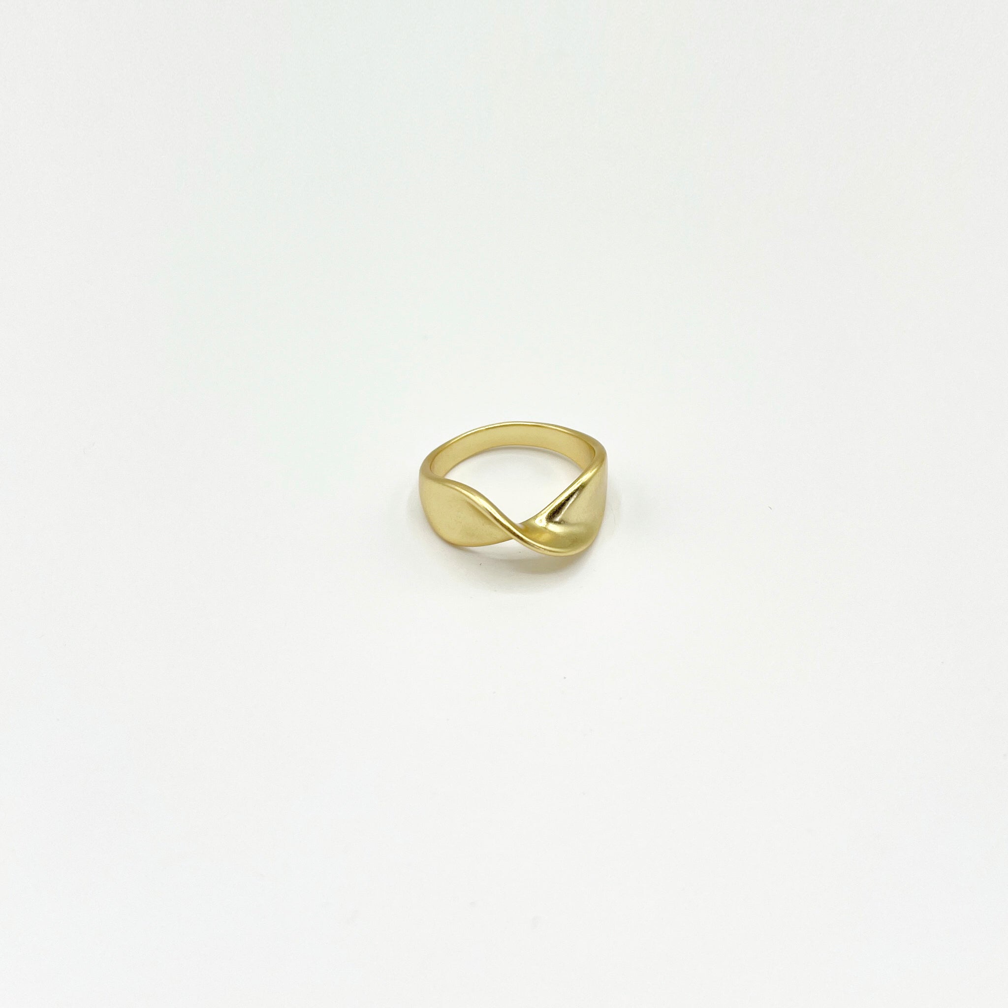 14k gold plated chunky ring with twist