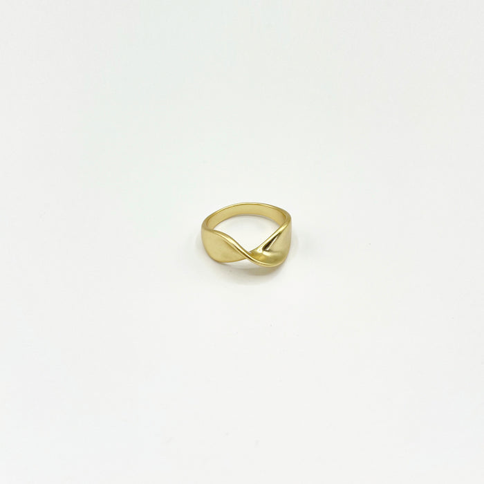 14k gold plated chunky ring with twist